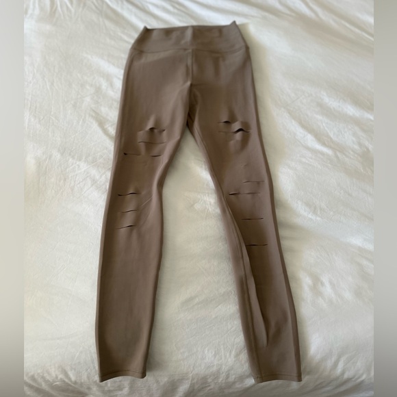 ALO Yoga Pants - Alo Yoga Earrior ripped leggings NWOT